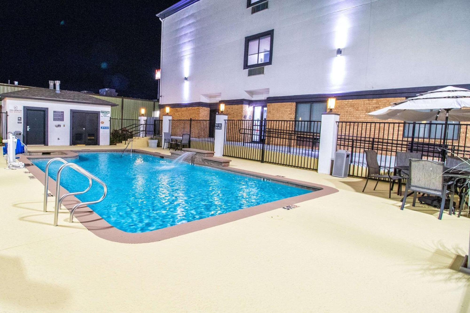 Best Western Plus Schulenburg Inn & Suites Extérieur photo