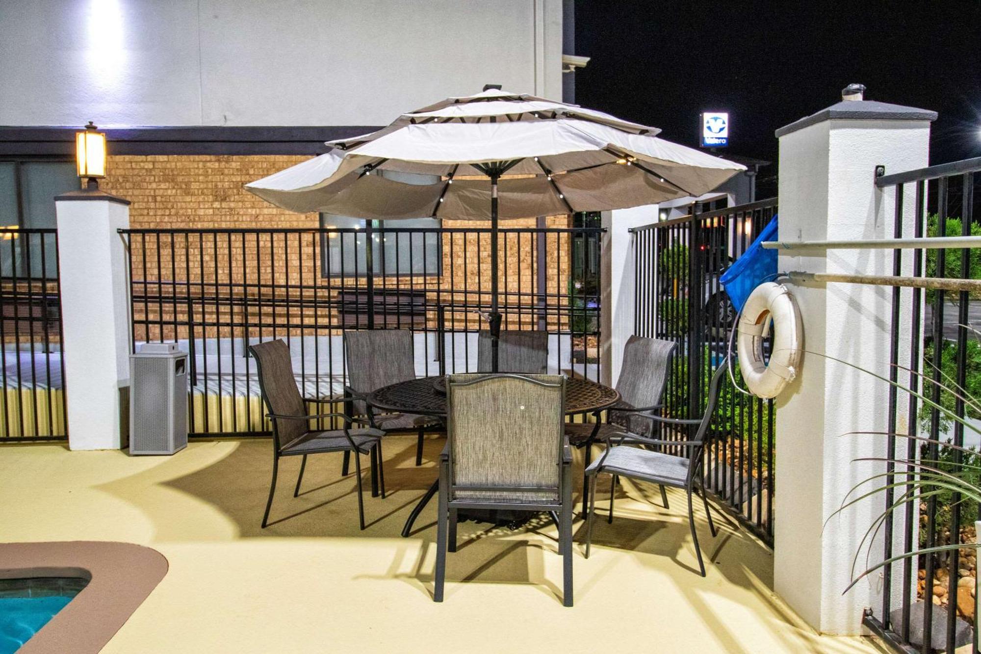 Best Western Plus Schulenburg Inn & Suites Extérieur photo
